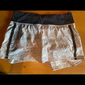 Lululemon skirt with liner